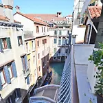 Ai Bareteri Luxury Canal View * Venise