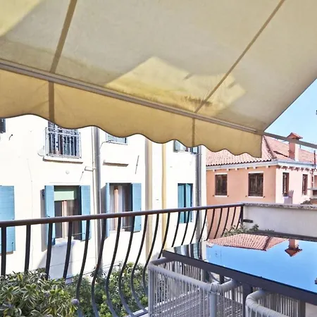 Ai Bareteri Luxury Canal View