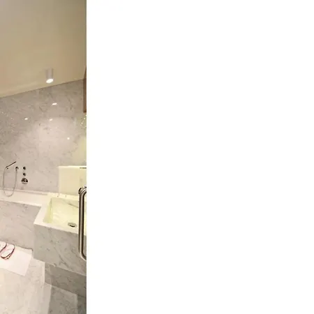 Apartment Ai Bareteri Luxury Canal View