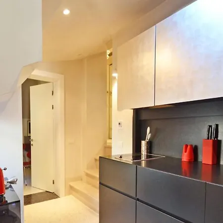 Apartment Ai Bareteri Luxury Canal View Venice