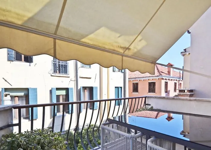 Ai Bareteri Luxury Canal View