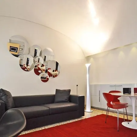 Ai Bareteri Luxury Canal View Апартаменты *