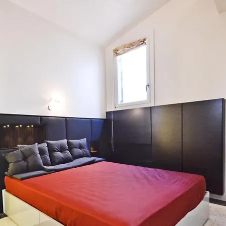 Ai Bareteri Luxury Canal View شقة